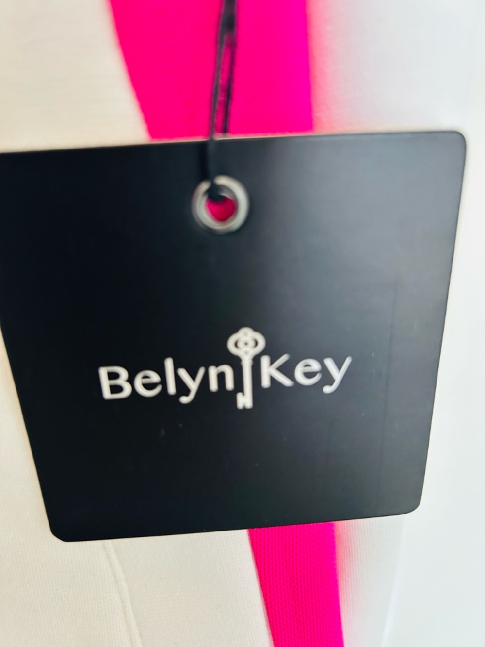 Belyn Key White & Hot Pink 1/4 Quarter-Zip Performance Pullover, NWT, size XL - Picture 3 of 11